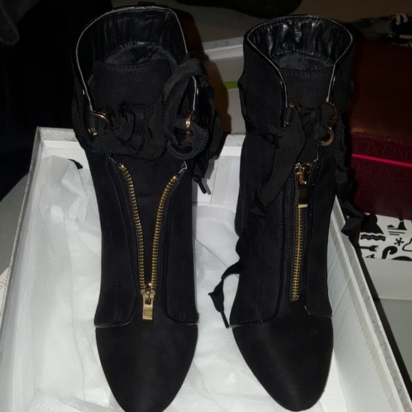 Boots - Picture 4 of 7